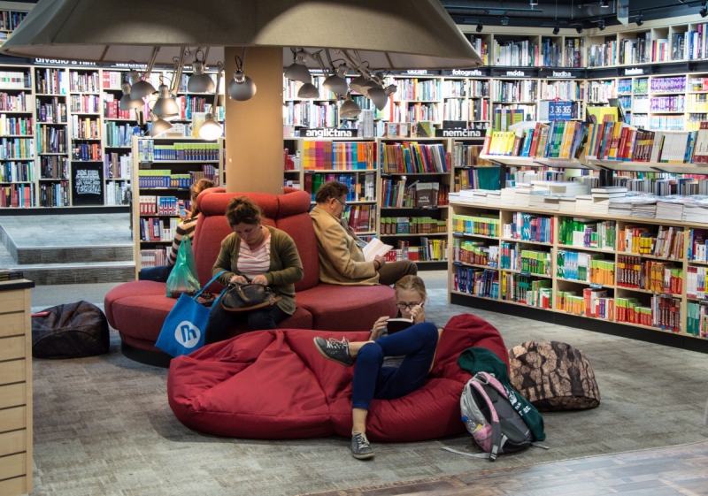 vente-FIGANIERES-min_books_bookstore_book_reader_readers_reading_shop_sale_books-849006